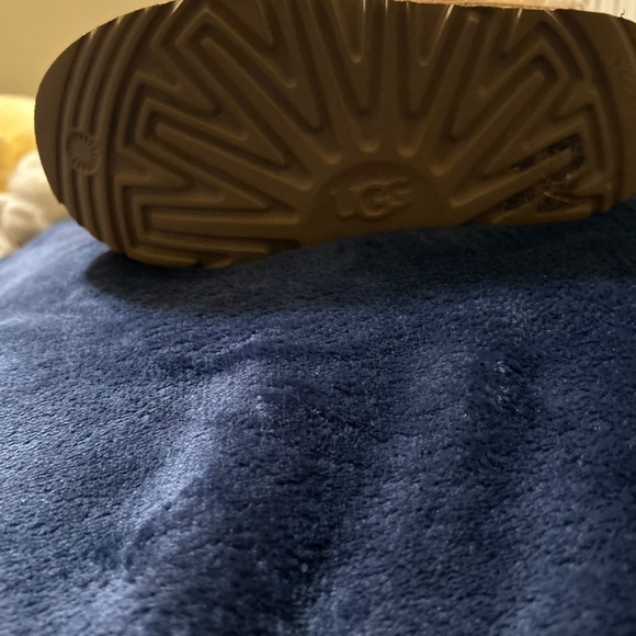 Ugg Girls Logo Boots - Picture 5 of 5